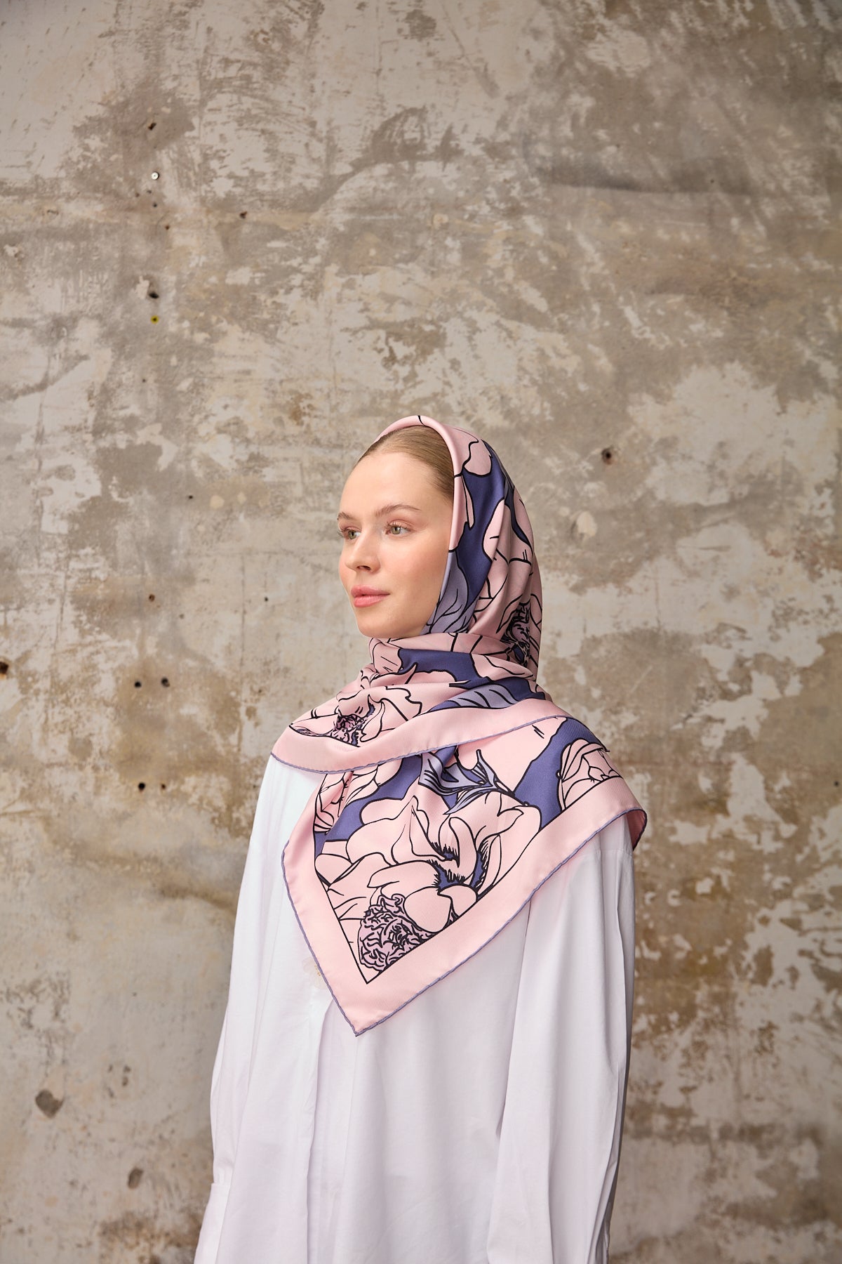 Berina Square Scarf Pink